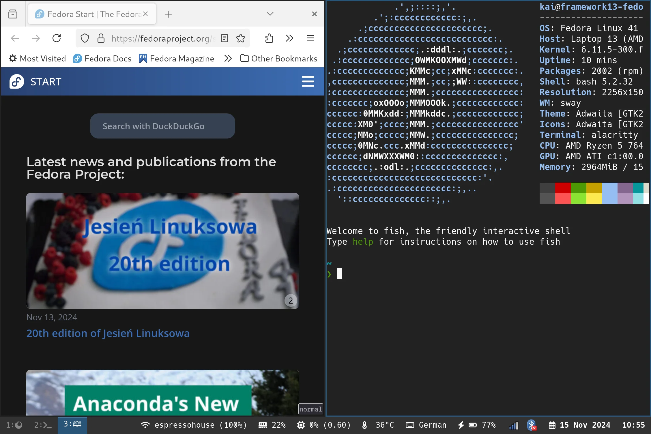 Das Bild zeigt zwei Fenster, die jeweils genau die linke und rechte Bildschirmhälfte einnehmen. Das linke Fenster enthält Firefox: es ist ein Tab mit der Webseite vom Fedora-Magazin geöffnet. Das rechte Fenster enthält ein Terminal: auf der linken Seite vom Terminal ist das Fedora-Logo mit ASCII-Zeichen dargestellt und rechts davon werden Systeminformationen angezeigt. Darunter steht ein Welcome-Text der Fish-Shell. Darunter ist das Symbol der Eingabeaufforderung.